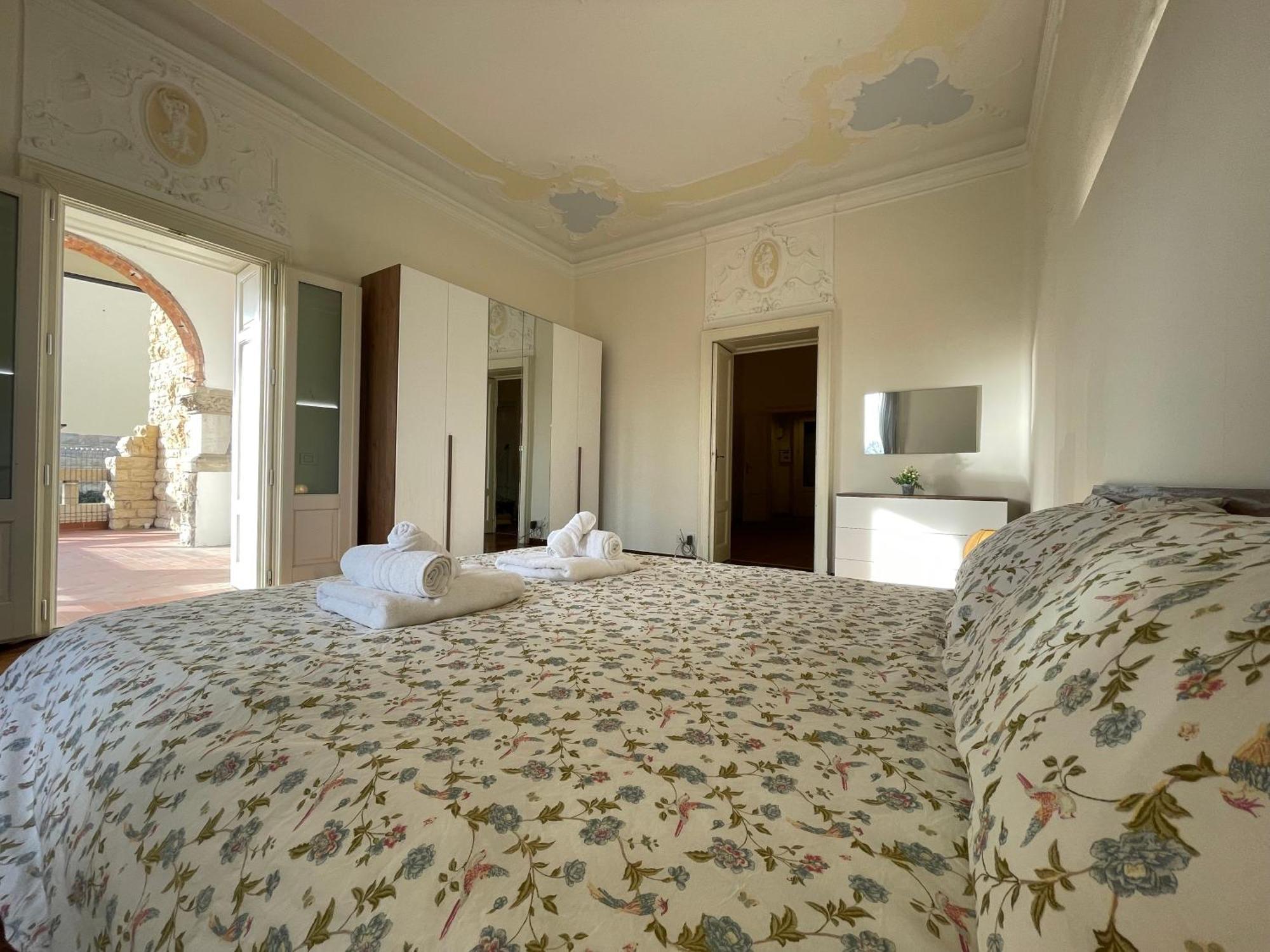 Bg Central Royal Suite Con Parcheggio - Vista Citta Alta Бергамо Экстерьер фото