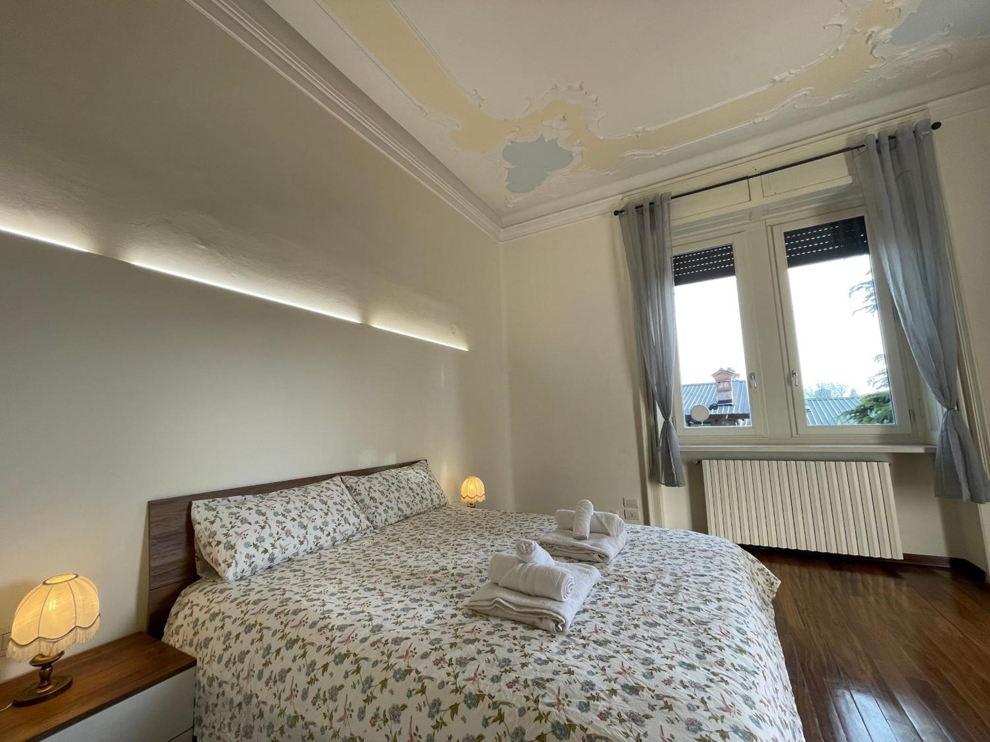 Bg Central Royal Suite Con Parcheggio - Vista Citta Alta Бергамо Экстерьер фото